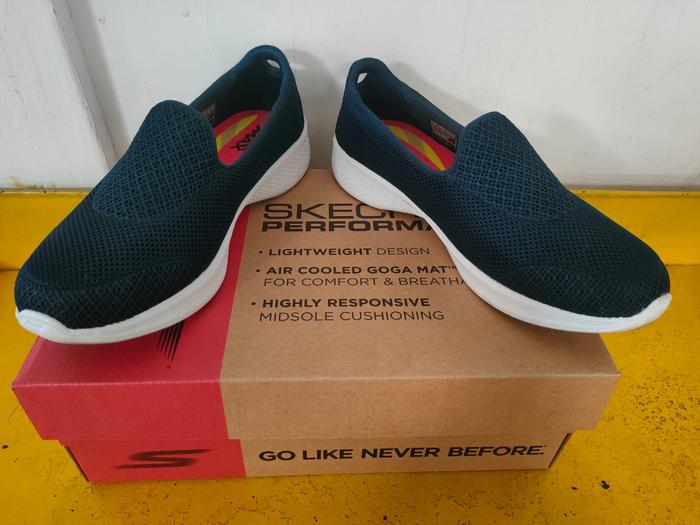 Sepatu Wanita Skechers Air Cooled Goga Mat Size 39 (Preloved)