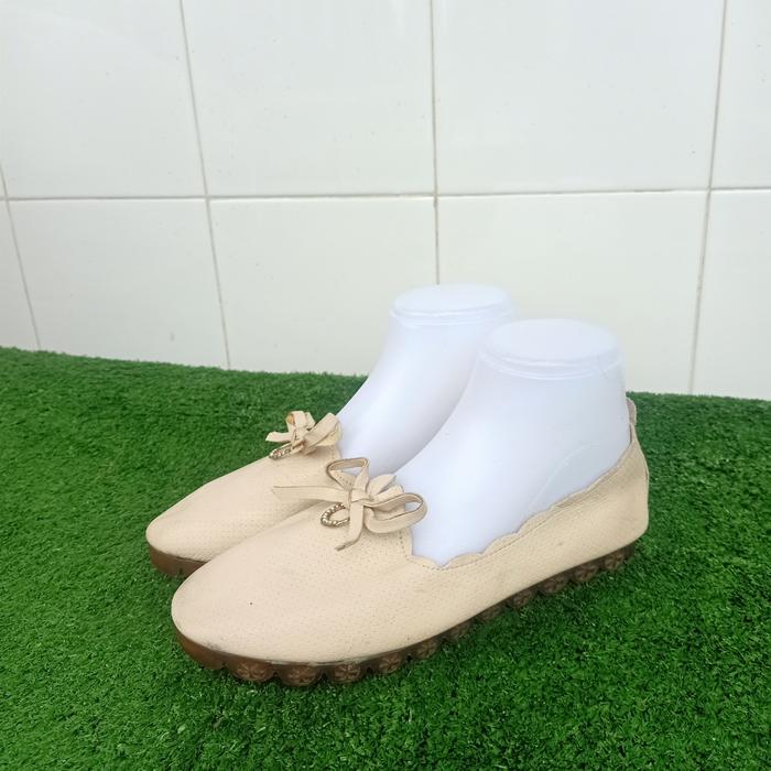 sepatu wanita teplek size 36 . sepatu kuliah second import murah