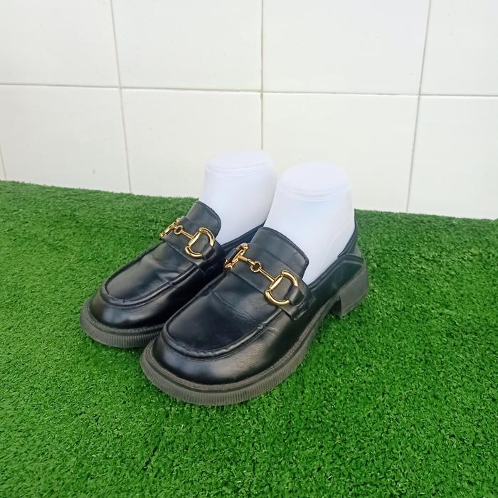 sepatu hitam wanita size 35. sepatu kerja murah bekas import