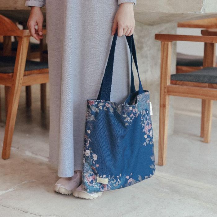 Everyday Totebag in Sundari merajut kisah oki setiana dewi osd