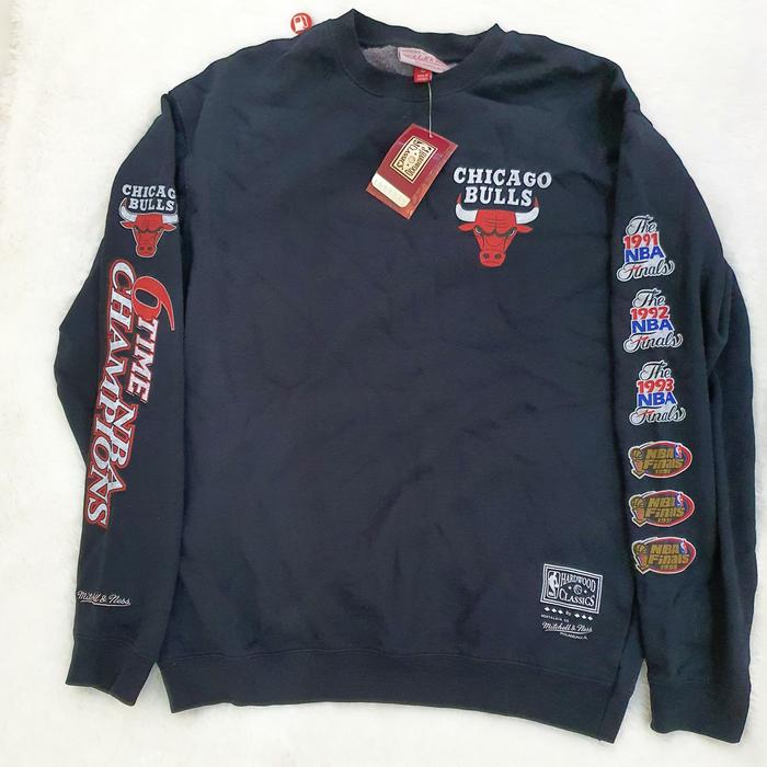 MITCHELL AND NESS CHICAGO BULLS FADED BLACK CHAMPIONS VINTAGE CREWNECK