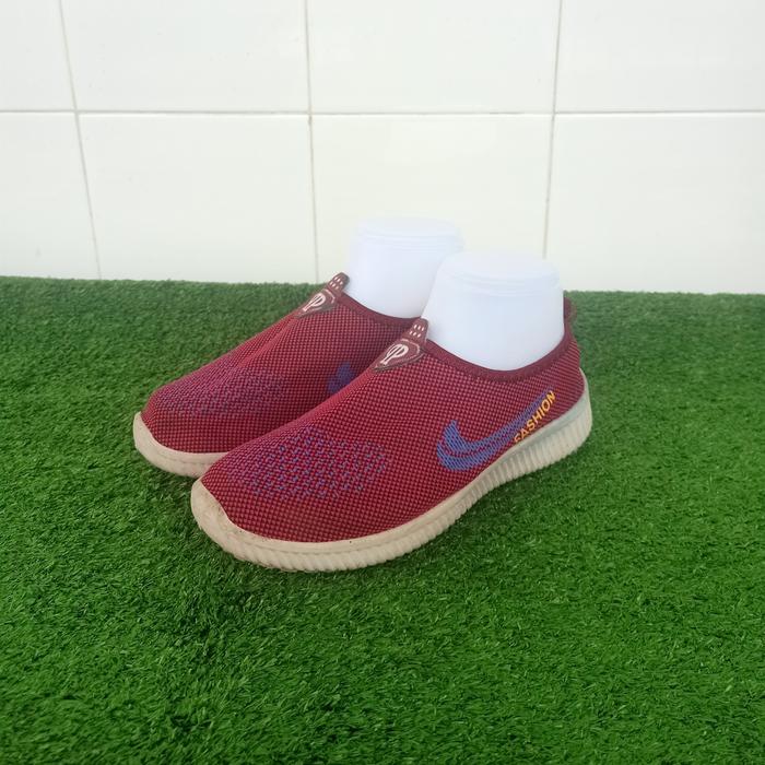 slip on wanita size 36 . sepatu santai wanita second import murah
