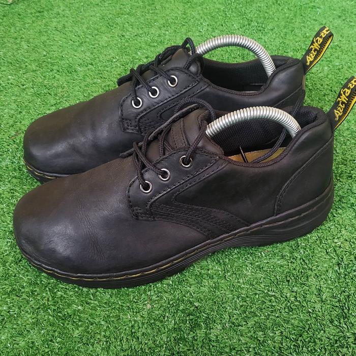 sepatu dr marten