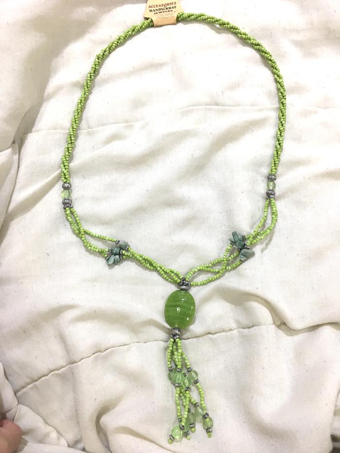 kalung hijau