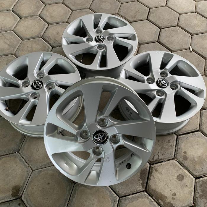 velg original oem toyota Avanza veloz 1,3 2016-2019