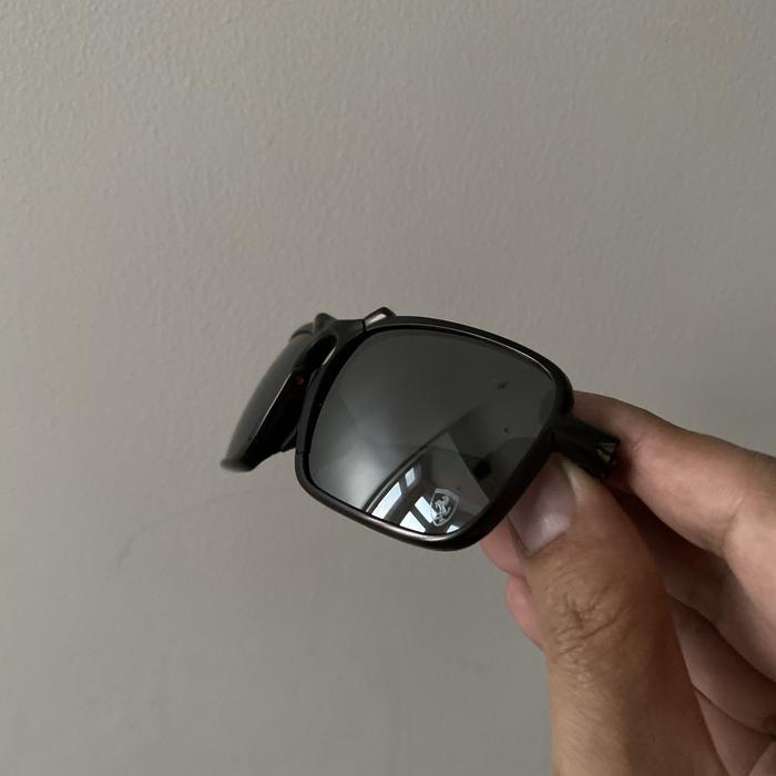 Kacamata Oakley Badman Ferrari
