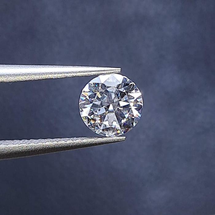 White moissanite