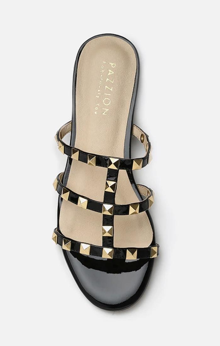 Studded sandal pazzion