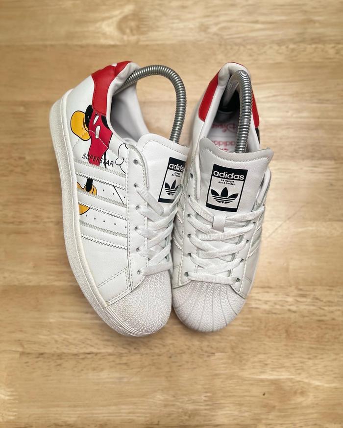 Preloved/bekas Adidas Superstar x Disney size 37.5