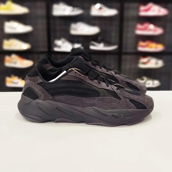 Adidas Yeezy Boost 700 V2 Vanta Original