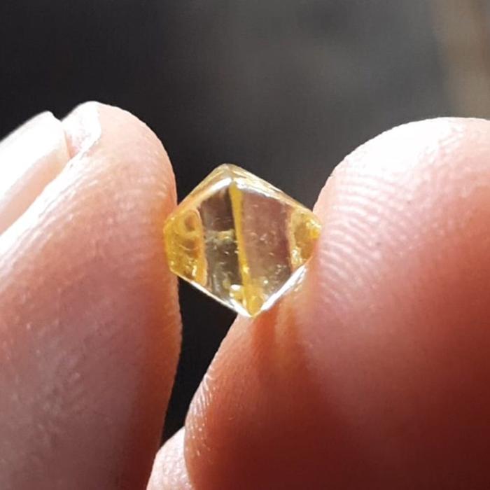 Rough diamond (berlian mentah) 41022