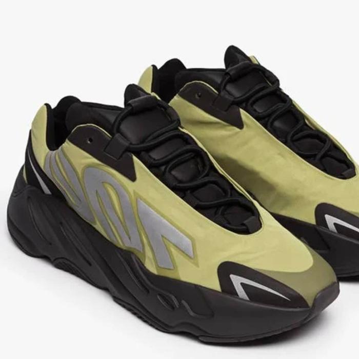 Sepatu Sneakers Pria ADIDAS YEEZY BOOST 700 MNVN "RESIN" ORIGINAL
