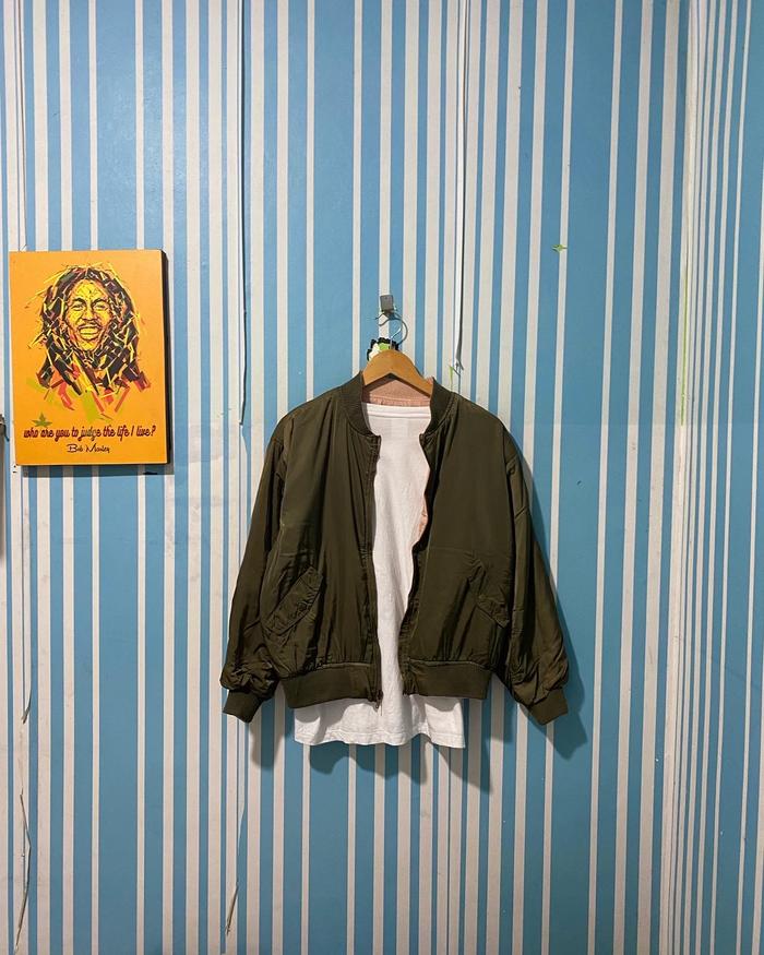 Ingni Jaket Bomber Bolak balik Winter Over Size Lwindbreaker 90s thr