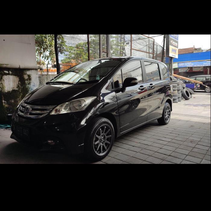 modifikasi honda freed pake velg r16 sangat keren elegan