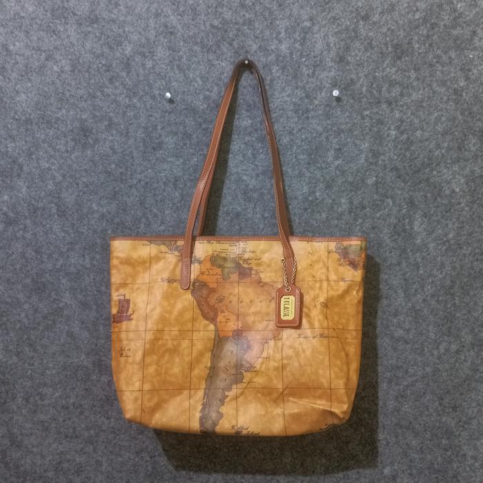 alviero martini shoulder bag
