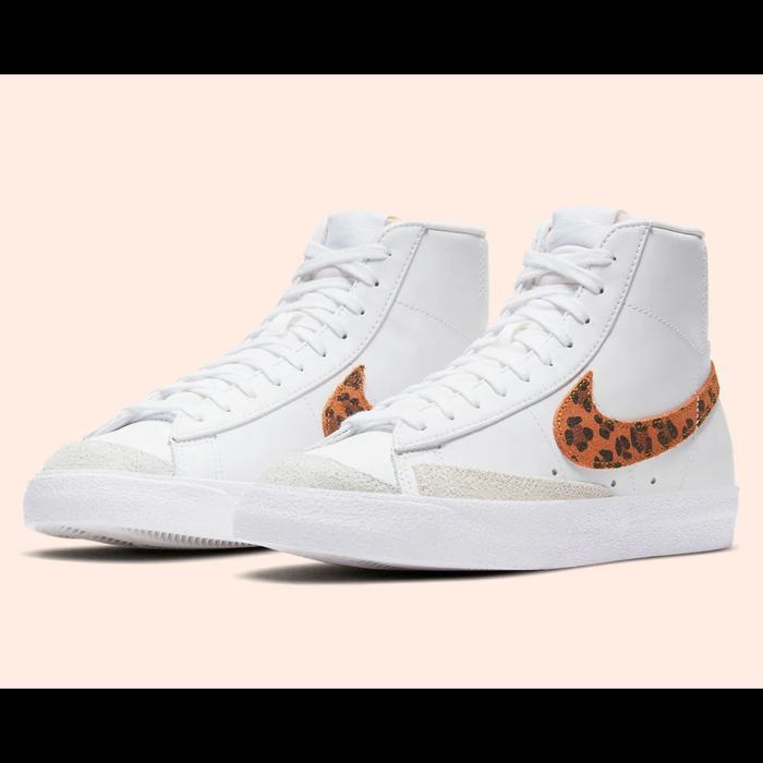 SEPATU SNEAKERS WOMENS NIKE BLAZER MID `77 SE leopard