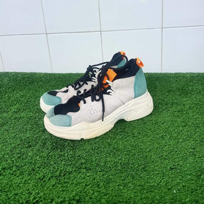 sport wanita size 35 . sepatu anak perempuan second import murah