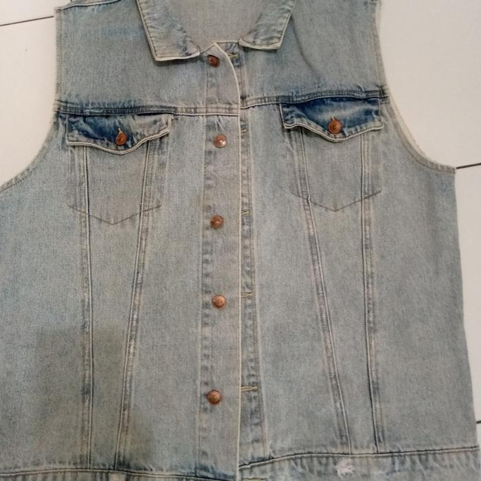 vest hnm second