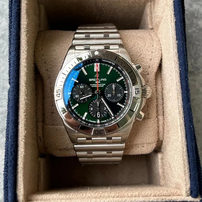 breitling chronomat b01 green dial