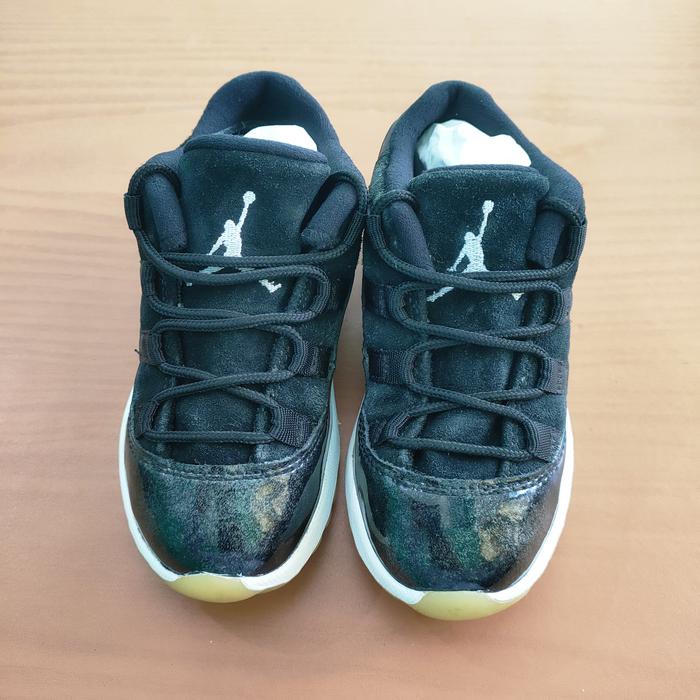 SEPATU SECOND NIKE AIR JORDAN 11 RETRO LOW KIDS (505836-010) SIZE 26