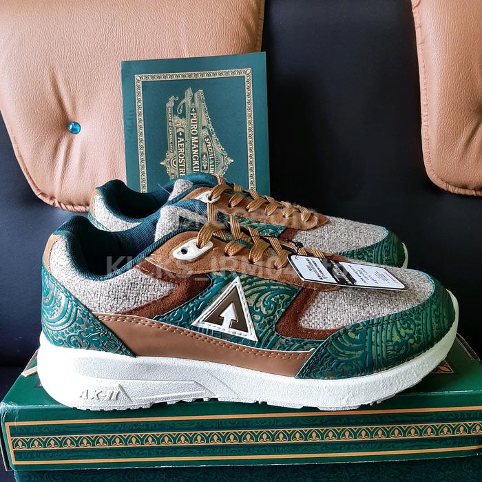 Aerostreet x Puro Mangkunegaran Kream Coklat Hijau Tua