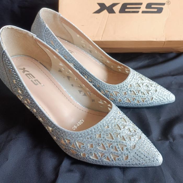 Sepatu pesta wanita preloved silver XES