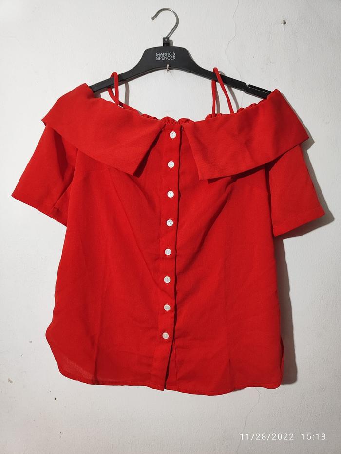 B04 Blus Off Cold Shoulder Seken Impor Sing