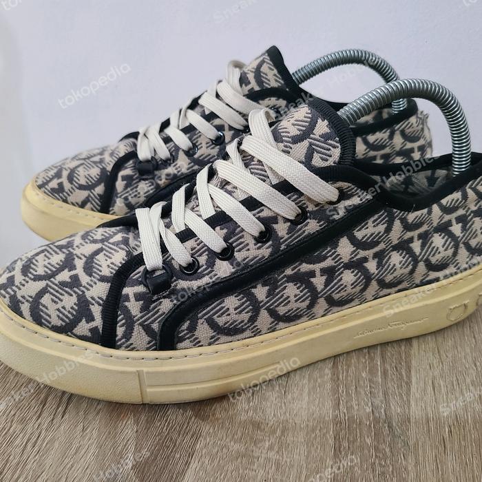sepatu salvatore ferragamo pria