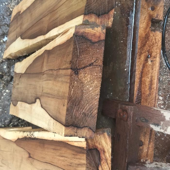 papan timoho alas