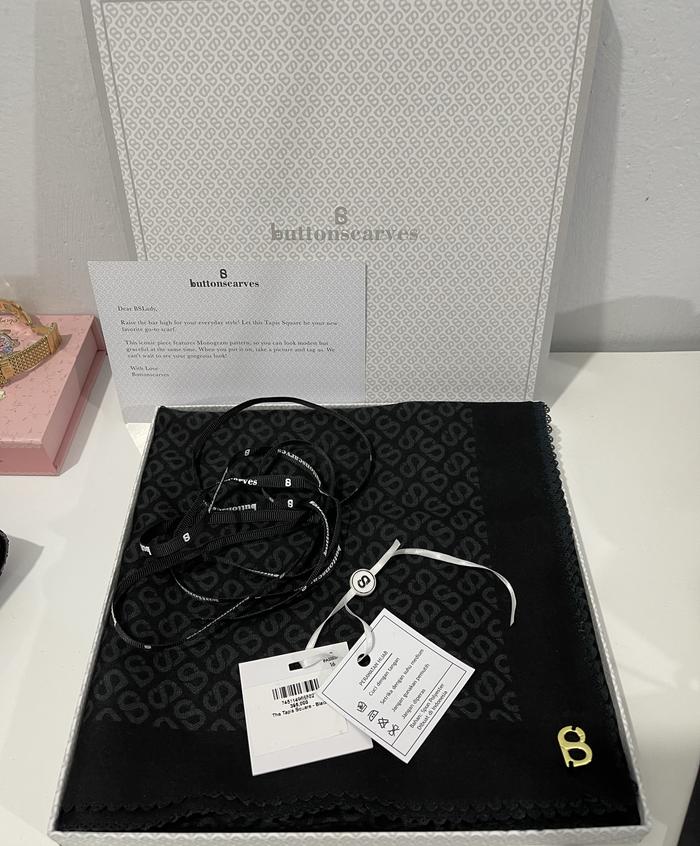 SOLD OUT !! buttonscarves tapis square - Black