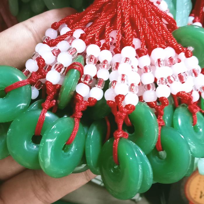 kalung donat giok hijau tali merah