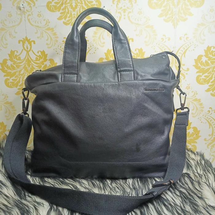 Mandarina duck slingbag