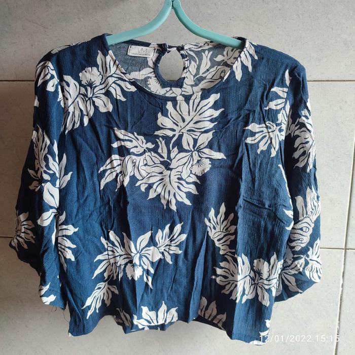 THRIFT PRELOVED BAJU BEKAS ATASAN BIRU BUNGA VALENTINA&MECCA