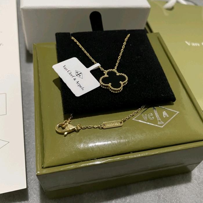 Necklace VCA four leaf