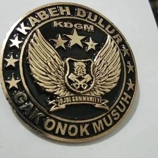 Pin custom di cor