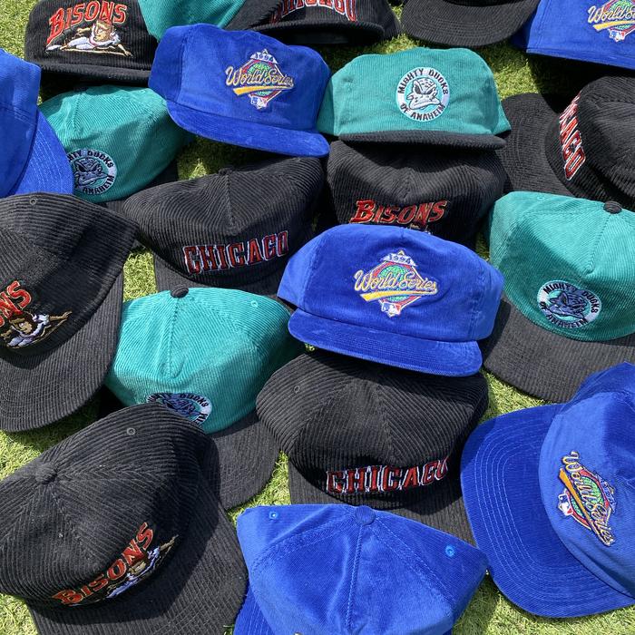 TOPI SNAPBACK CORDUROY VINTAGE MLB NBA NHLBISONS BULLS DODGERS DUCK