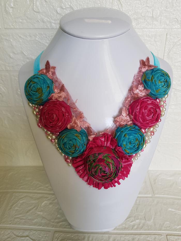 Kalung Etnik Bunga Batik Rainbow