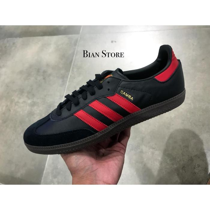 Sepatu Pria adidas Samba “Manchester United” Black/Red/Gum 100%