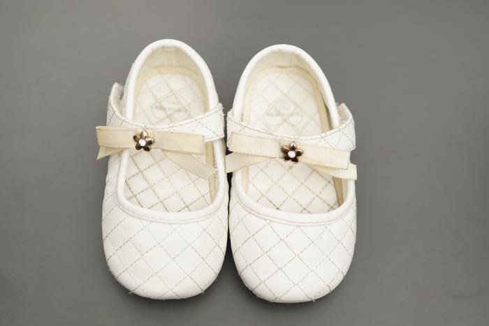 Avenue Kids Flat Shoes - 22