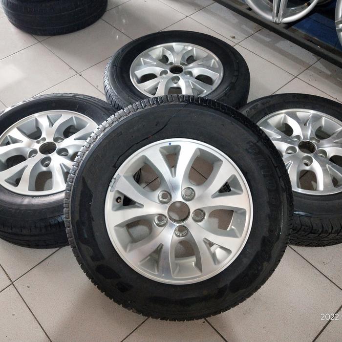 velg bekas mobil inova v R15 H5x114,3 silver + ban 205 70 R15