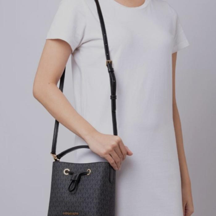 Jual Tas M1chael K0rs MK Suri Crossbody Bag Sign Black Original
