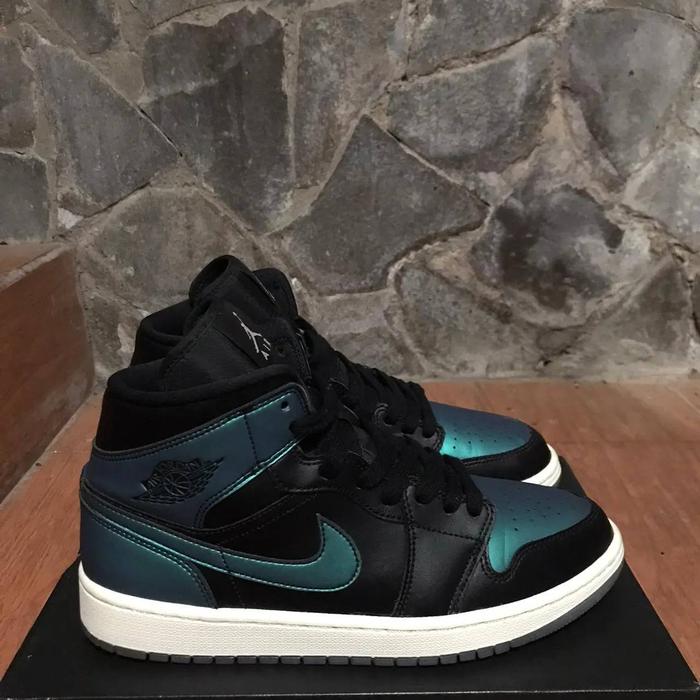 SIZE 10W AIR JORDAN 1 MID IRIDESCENT 100% AUTHENTIC SNEAKERS