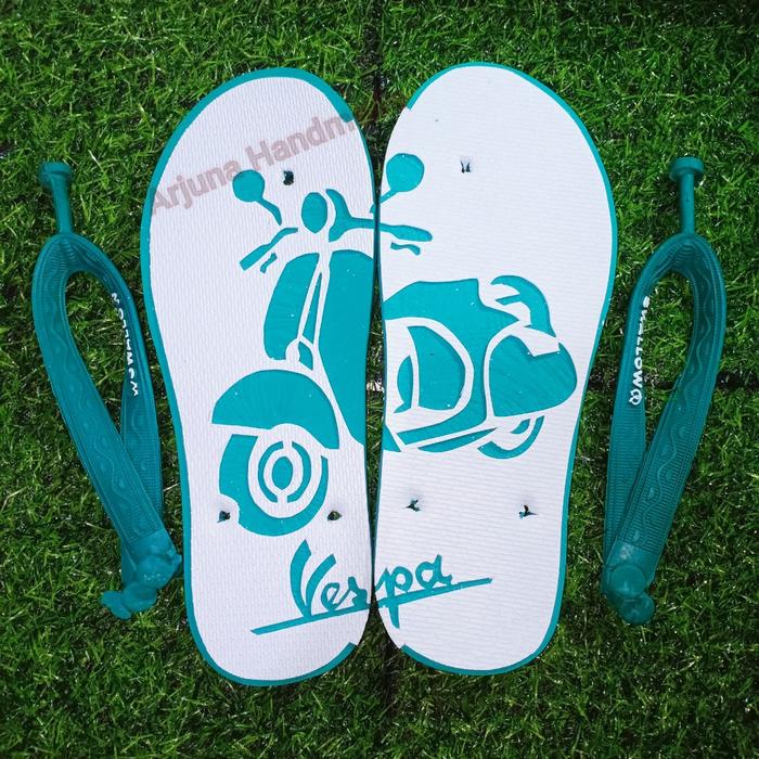 SANDAL JEPIT SWALLOW UKIR VESPA DAN NAMA