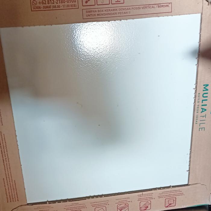 Keramik polos 30 x 30 putih
