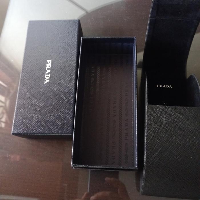 box prada kacamata