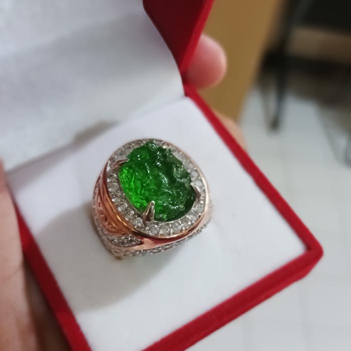 Batu Satam Hijau Moldavite
