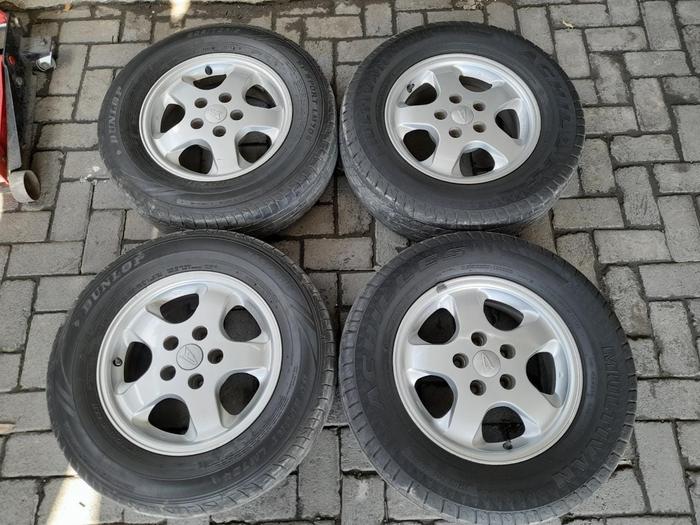 Velg Mobil Bekas Oem Taruna Ring 15 Lebar 5,5 Pcd 5x114 + Ban