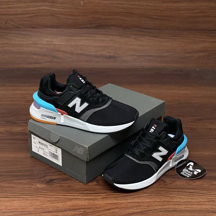 new balance 997s black white