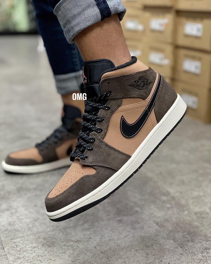 Air Jordan 1 Mid SE Dark Chocolate