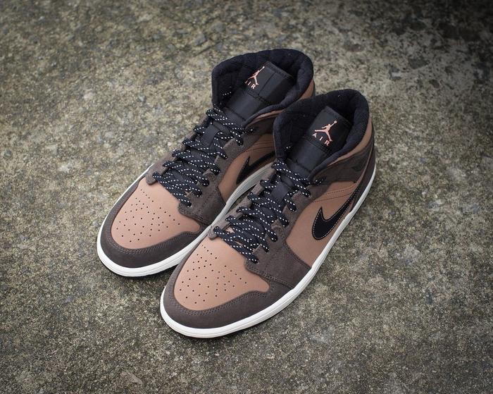 Air Jordan 1 Mid SE Dark Chocolate
